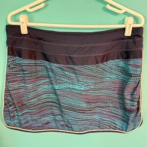 EUC Athleta Women’s Abstract Wavy Pattern w/Blue Palette Skorts Size 14